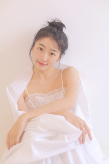 抱着娇妻让人玩弄